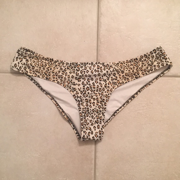VICTORIAS SECRET cheetah/leopard bottoms - Picture 1 of 6